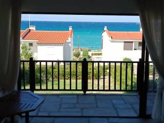 ANYPLACE MESITIKES YPERESIES