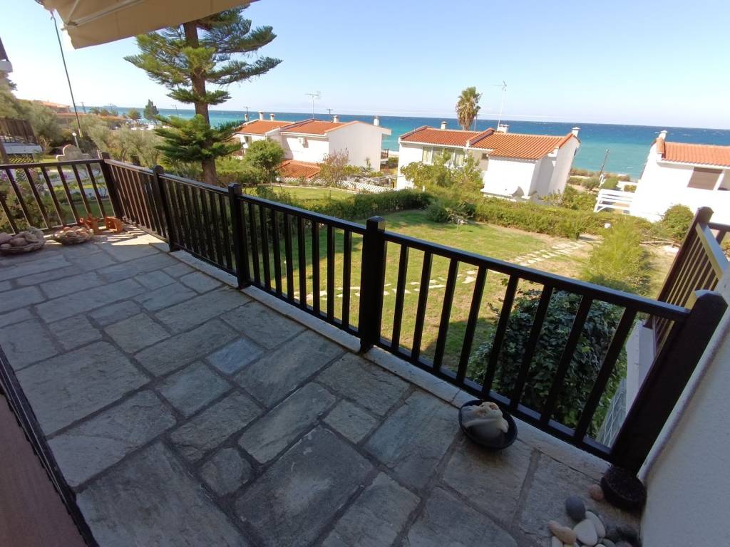 ANYPLACE MESITIKES YPERESIES