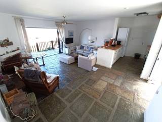 ANYPLACE MESITIKES YPERESIES