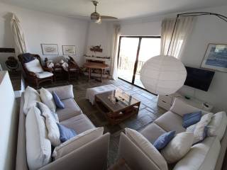 ANYPLACE MESITIKES YPERESIES