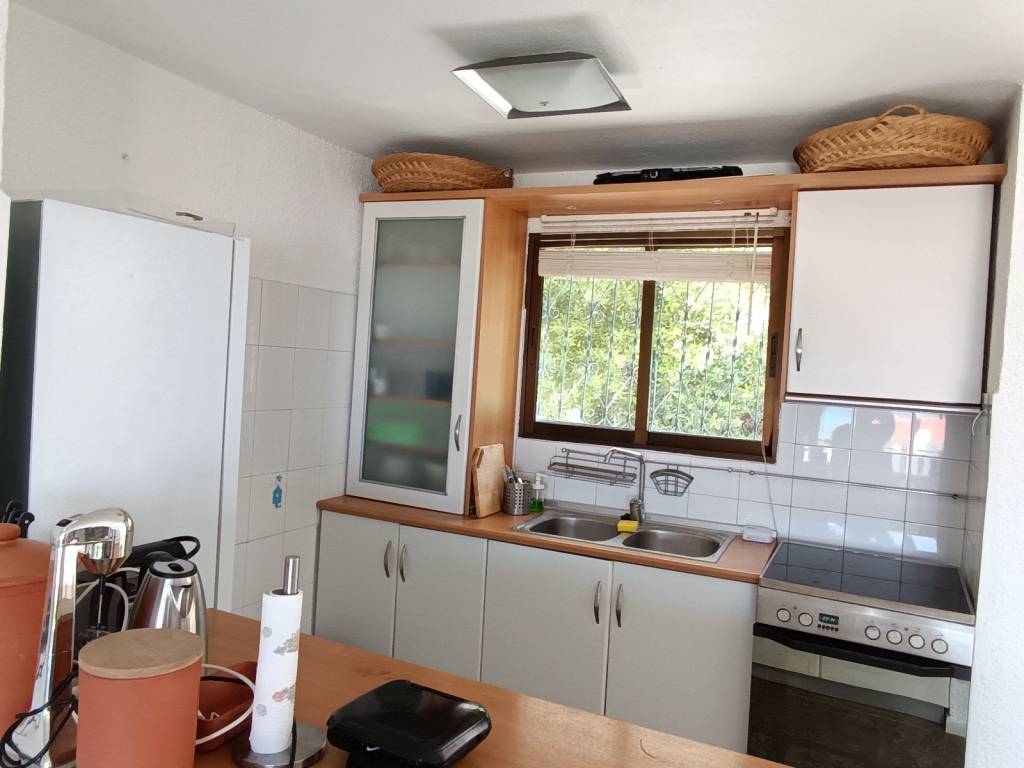 ANYPLACE MESITIKES YPERESIES