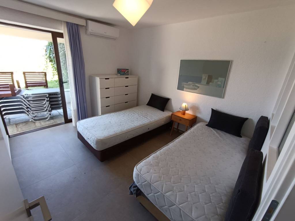 ANYPLACE MESITIKES YPERESIES