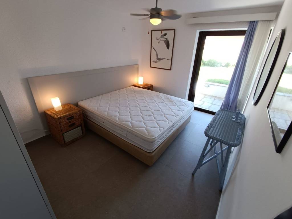 ANYPLACE MESITIKES YPERESIES