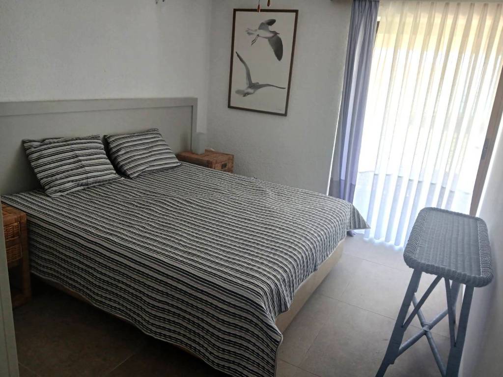 ANYPLACE MESITIKES YPERESIES