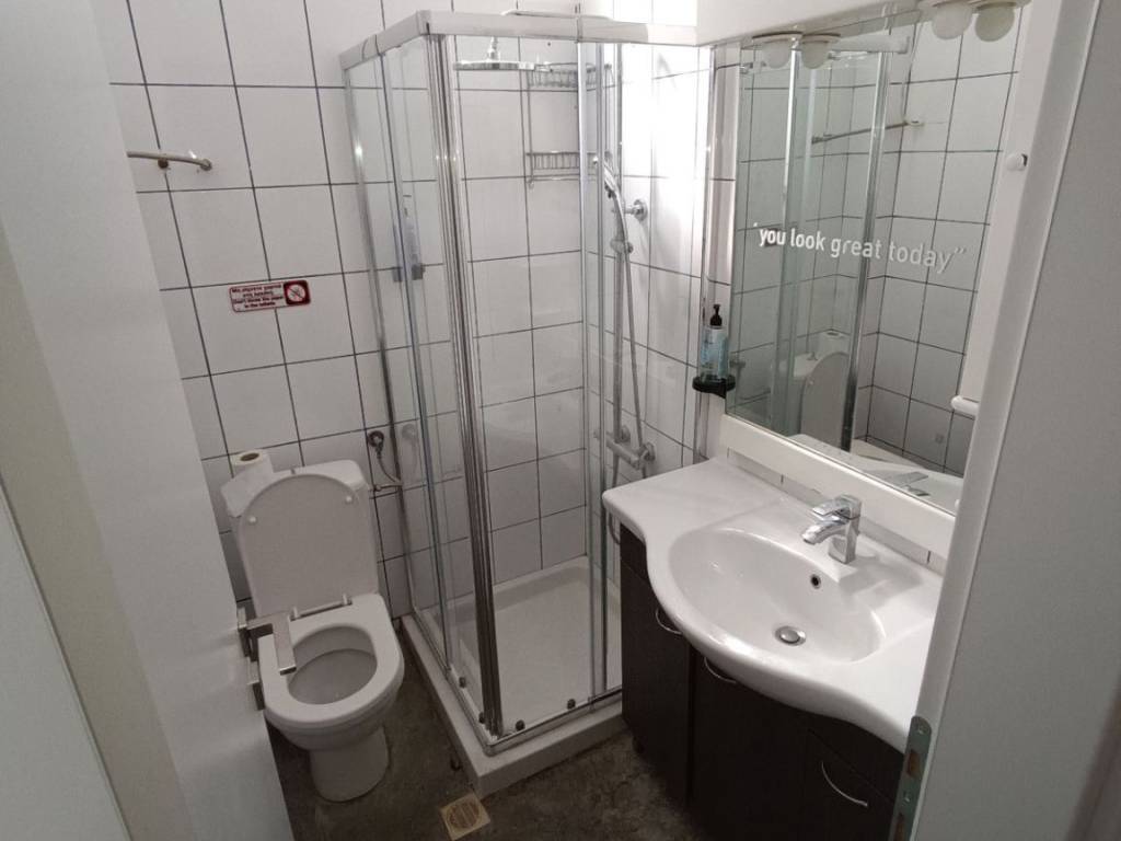 ANYPLACE MESITIKES YPERESIES