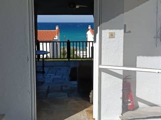 ANYPLACE MESITIKES YPERESIES