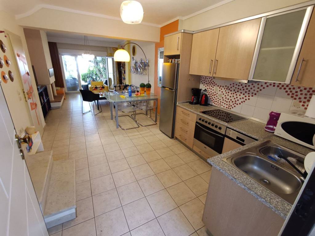 ANYPLACE MESITIKES YPERESIES