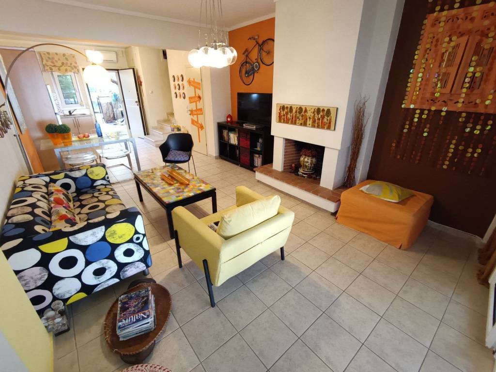 ANYPLACE MESITIKES YPERESIES