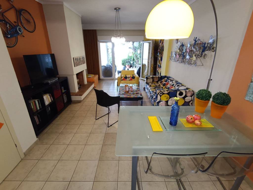 ANYPLACE MESITIKES YPERESIES