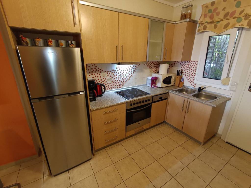 ANYPLACE MESITIKES YPERESIES