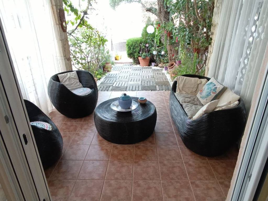 ANYPLACE MESITIKES YPERESIES