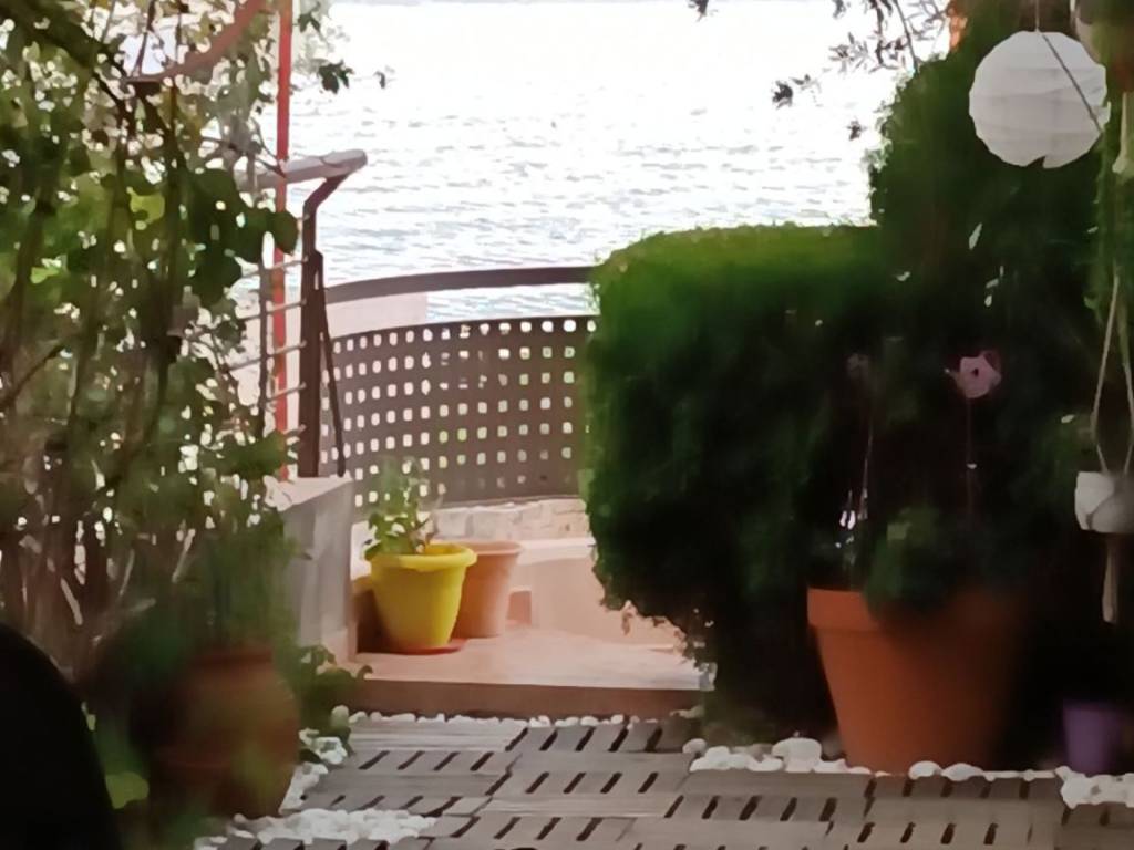 ANYPLACE MESITIKES YPERESIES