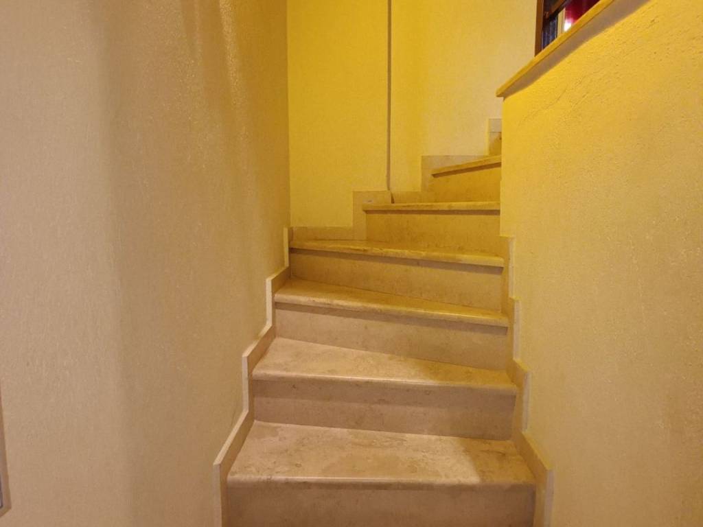 ANYPLACE MESITIKES YPERESIES