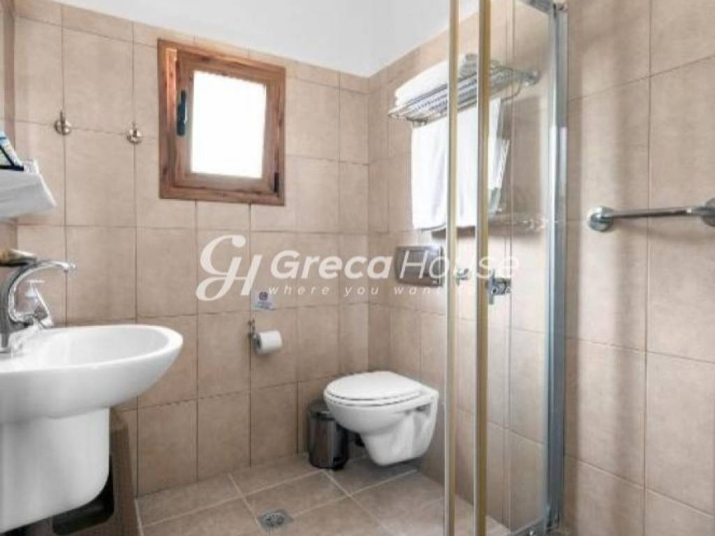 Προς Πώληση Ξενοδοχείο στην Κάρυστο δήπλα στη Θάλασσα