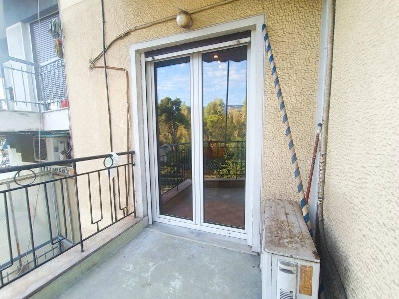 Άποψη μπροστινού μπαλκονιού / Front balcony view