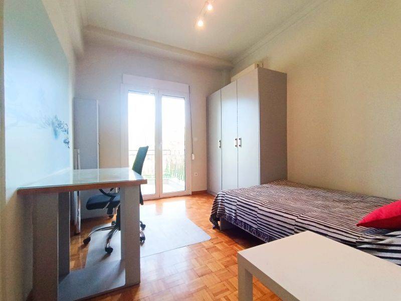 Άποψη υπνοδωματίου προσόψεως / Front facing bedroom