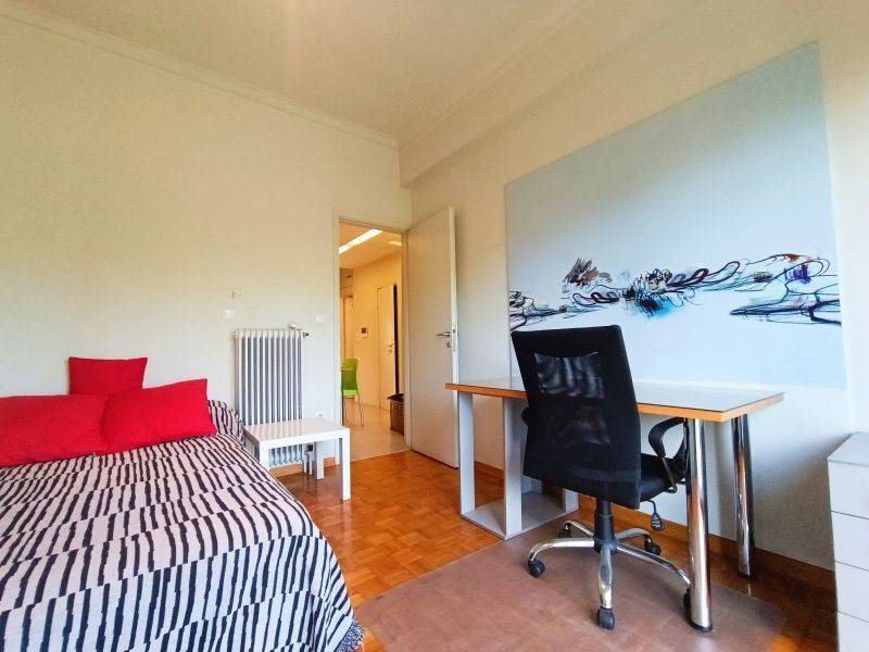 Άποψη υπνοδωματίου προσόψεως / Front facing bedroom