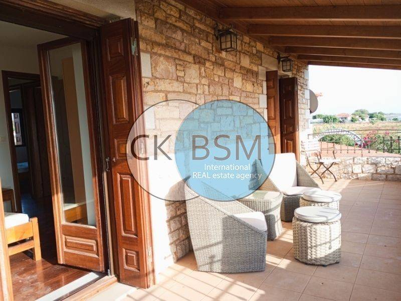 Χώροι ισογείου / Ground floor spaces