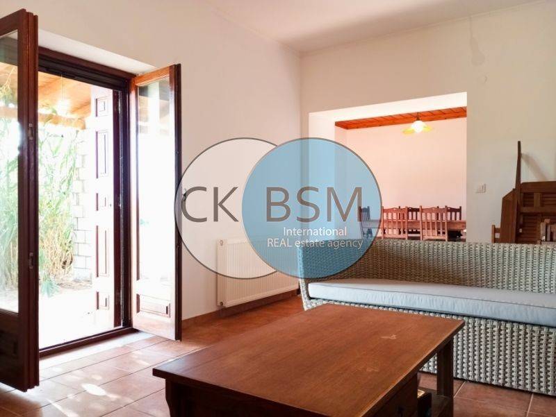 Χώροι ισογείου / Ground floor spaces