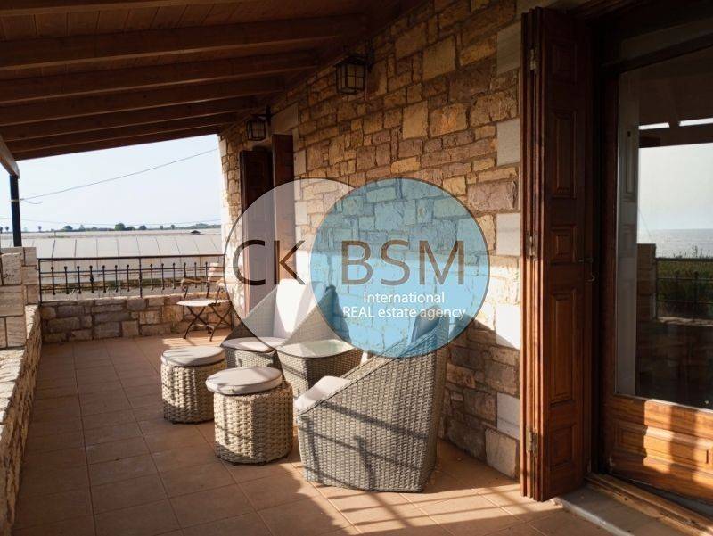 Βεράντα 1ου ορόφου / 1st-floor veranda