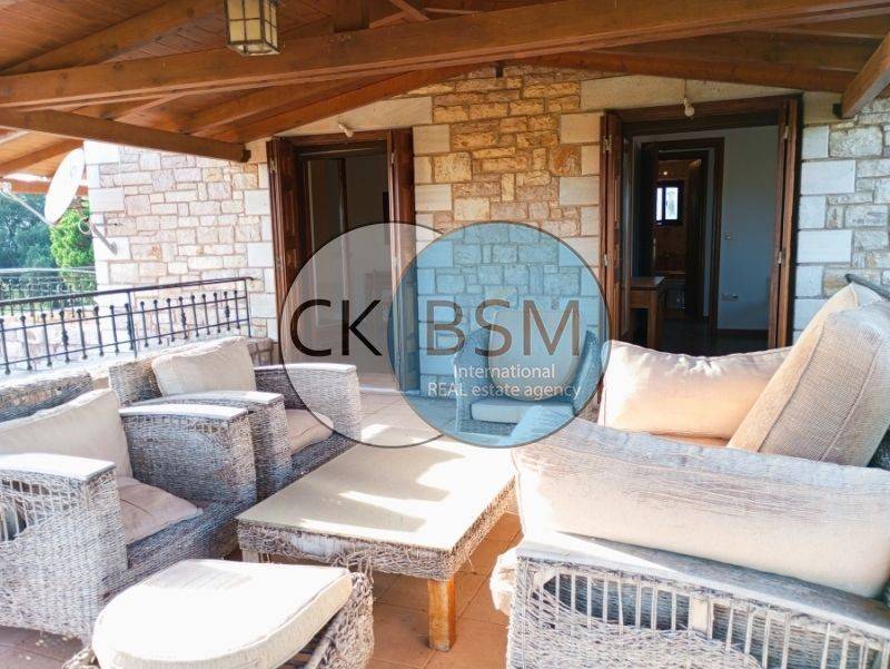 Βεράντα 1ου ορόφου / 1st-floor veranda