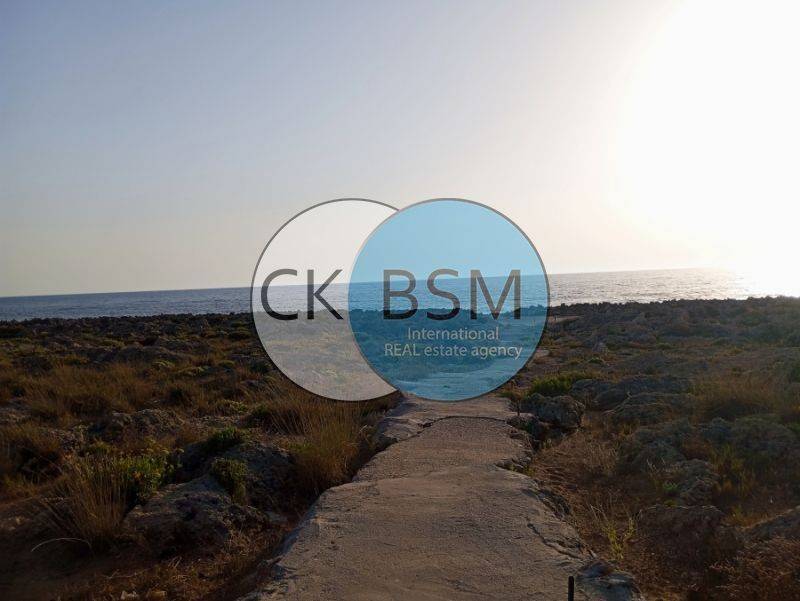 Θάλασσα δίπλα σε σπίτι / Sea next to the property