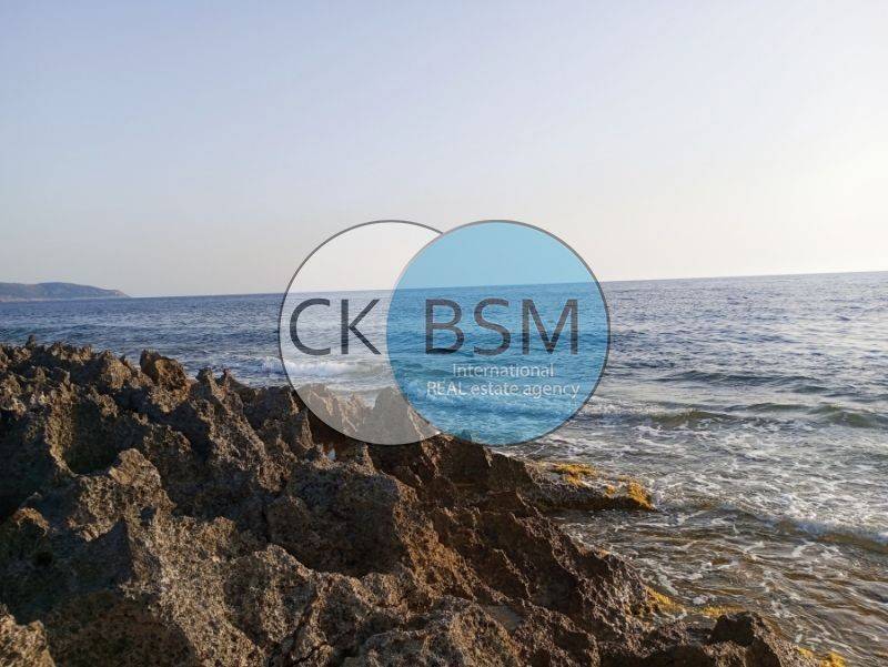 Θάλασσα δίπλα σε σπίτι / Sea next to the property