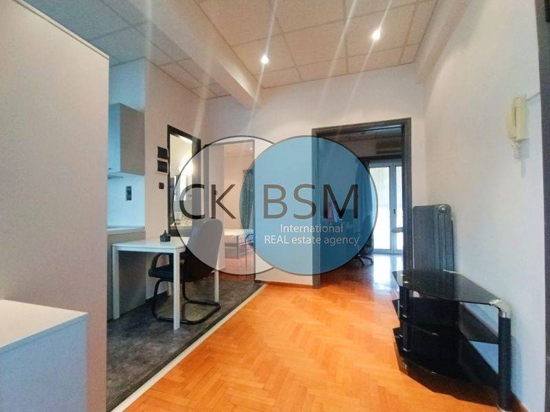 Κουζίνα - χωλ εισόδου / Entrance hallway and kitchen