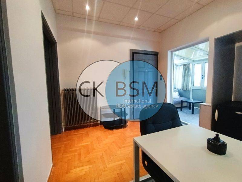 Κουζίνα - χωλ εισόδου / Entrance hallway and kitchen