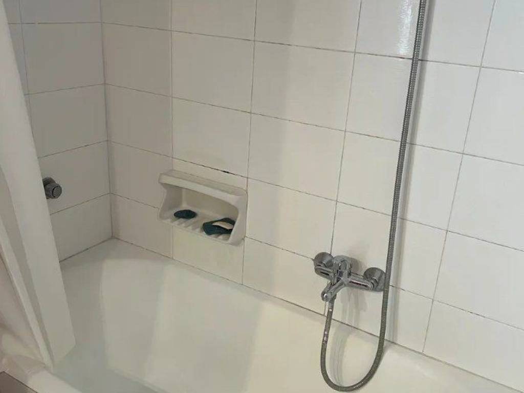 Forumland Real Estate, Μπάνιο