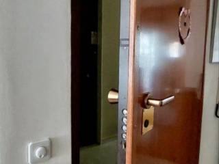 Forumland Real Estate, Θωρακισμένη πόρτα