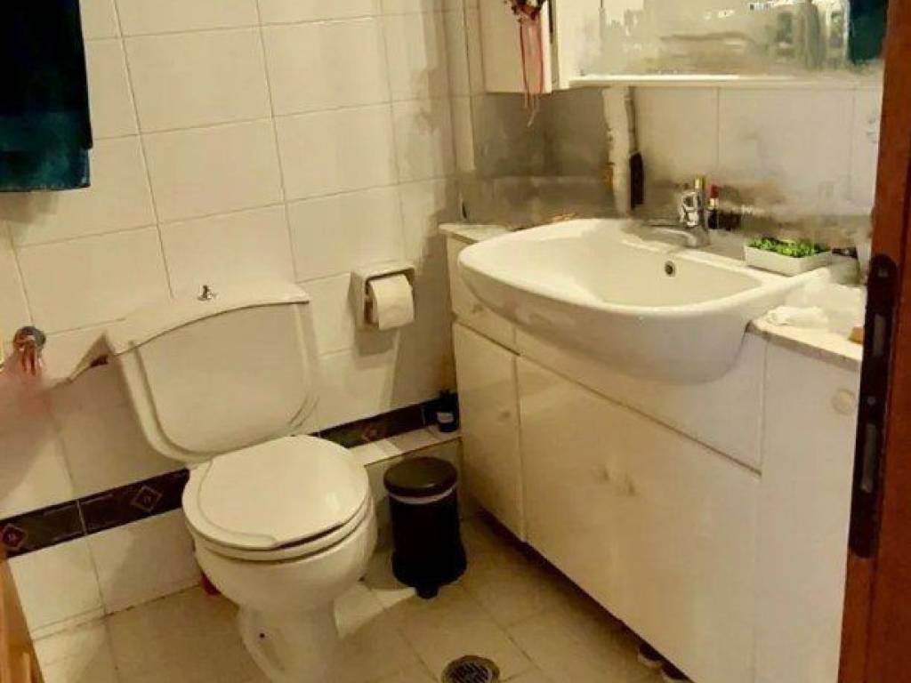 Forumland Real Estate, Μπάνιο