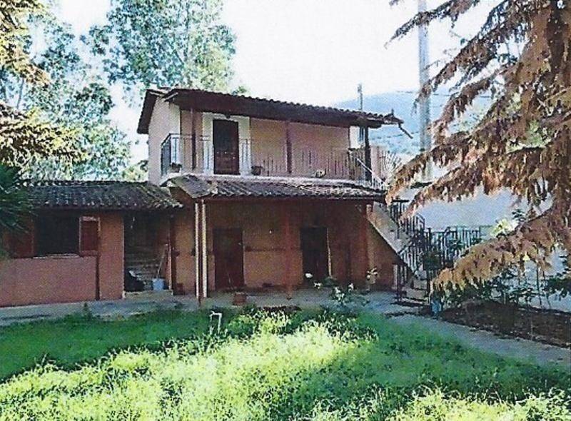 Φωτογραφία πρόσοψης ισόγειου διατηρητέου κτιρίου