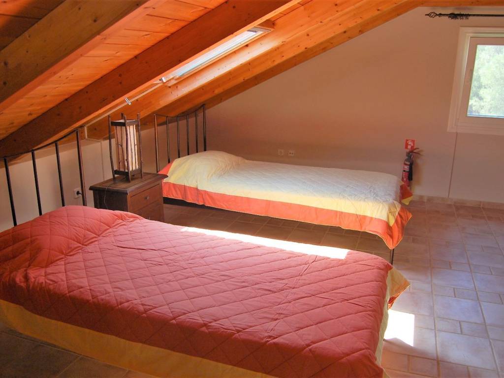 Attic twin bedroom