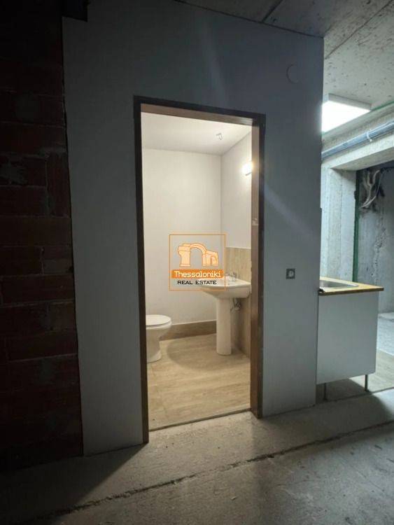 ΒΙ. ΠΑ. Ωραιοκάστρου, Κατάστημα, 173 τ.μ.