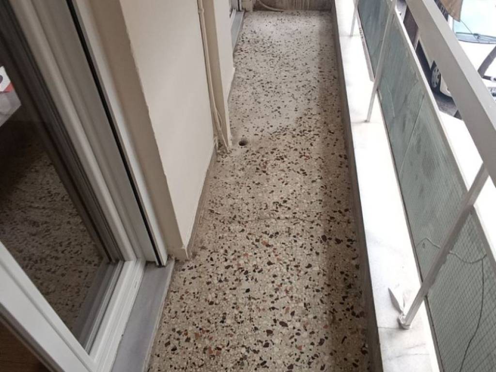 ΕΜΠΡΟΣ ΜΠΑΛΚΟΝΙ