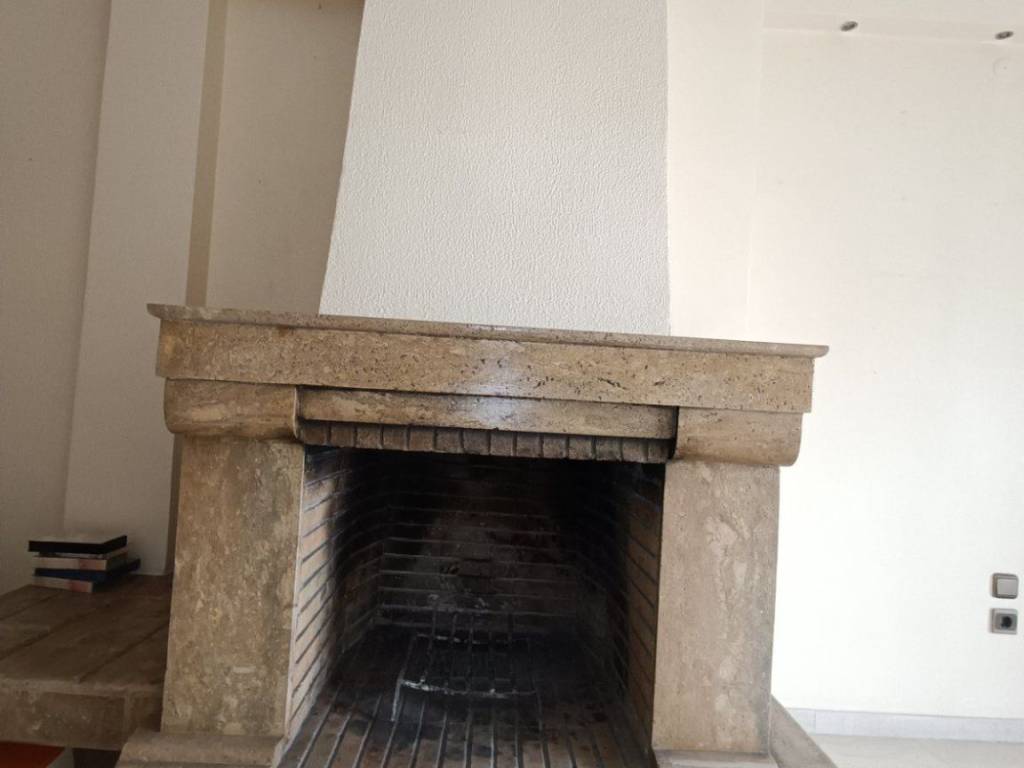 ANYPLACE MESITIKES YPERESIES