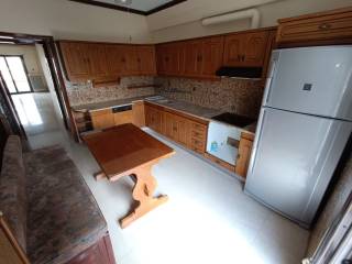 ANYPLACE MESITIKES YPERESIES