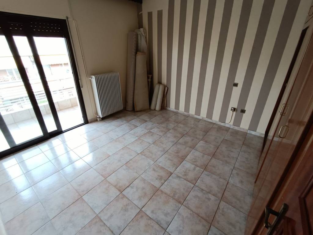 ANYPLACE MESITIKES YPERESIES