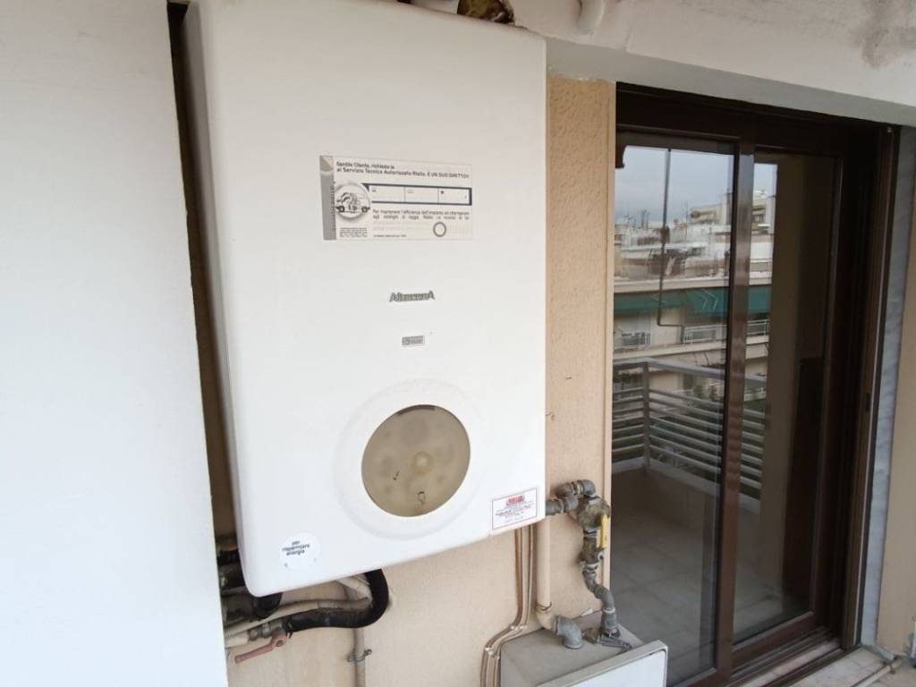 ANYPLACE MESITIKES YPERESIES