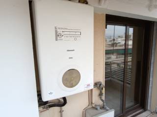 ANYPLACE MESITIKES YPERESIES