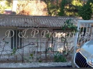 Άποψη λυόμενου εντός του οικοπέδου