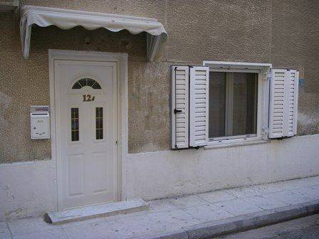 EISODOS APO ADIEXODO DROMO