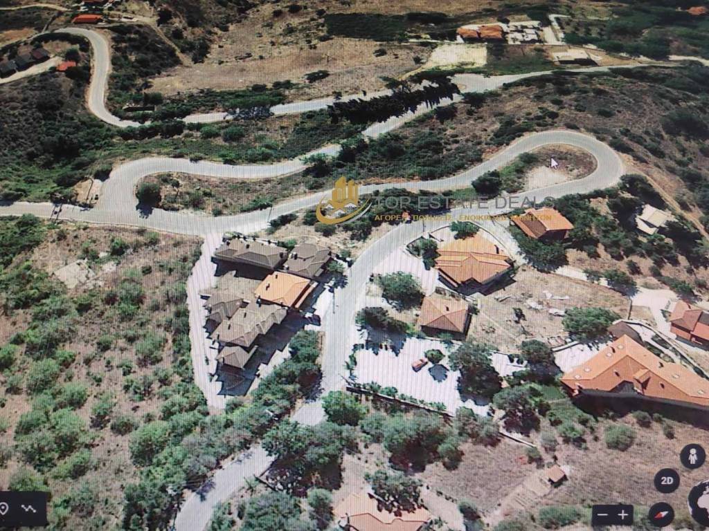 οικόπεδο ανάμεσα σε Τουριστικούς Ξενώνες