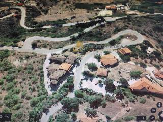 οικόπεδο ανάμεσα σε Τουριστικούς Ξενώνες