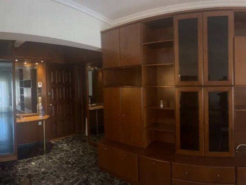 Forumland Real Estate, Σαλόνι