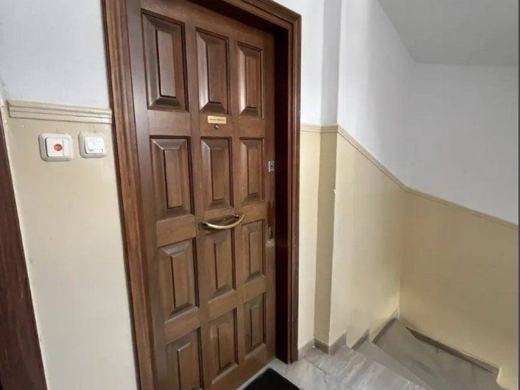 Forumland Real Estate, Είσοδος