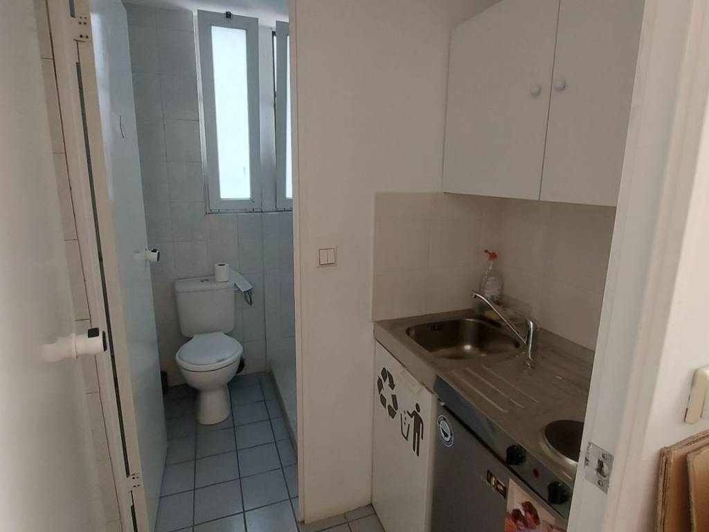 ΕΡΜΑΡΙΟ ΚΟΥΖΙΝΑΣ &amp; WC