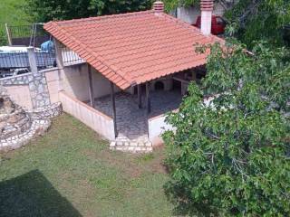 σκεπαστός χώρος για ψήσιμο και συγκεντρώσεις