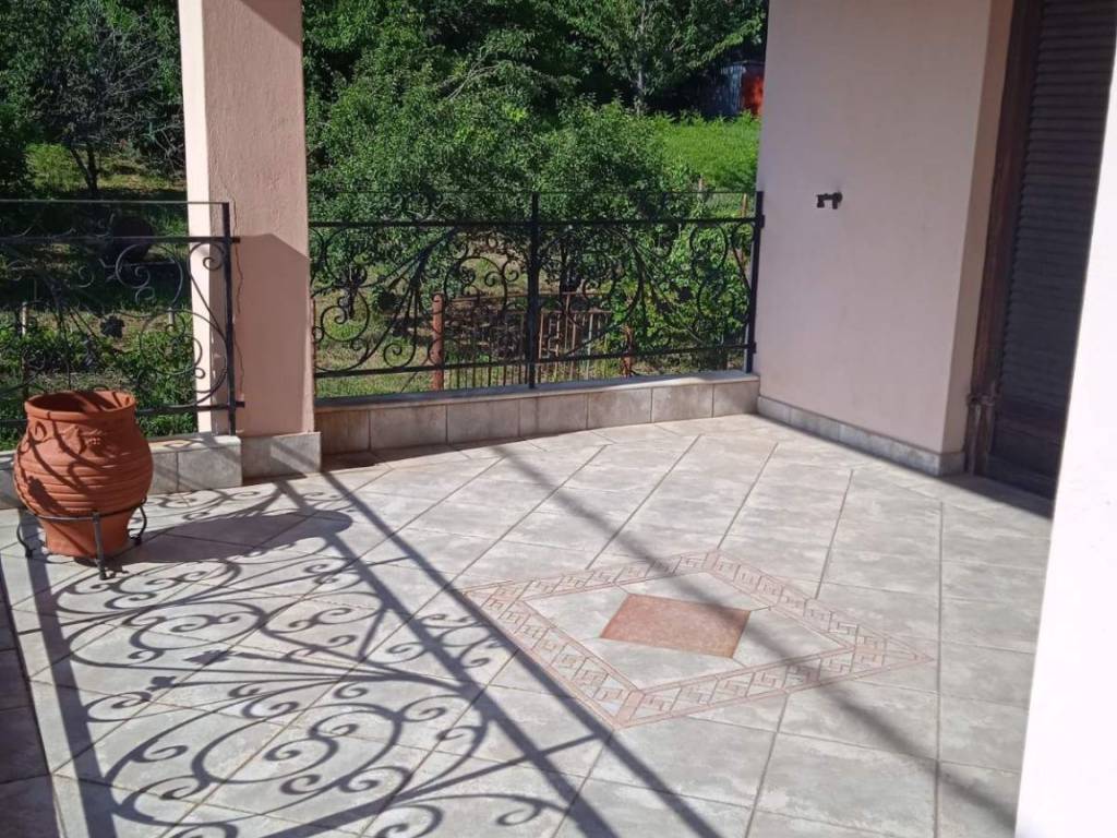 Μεγάλο μπαλκόνι με θέα